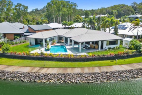 Lakeside Luxury, stroll to beach & restaurants